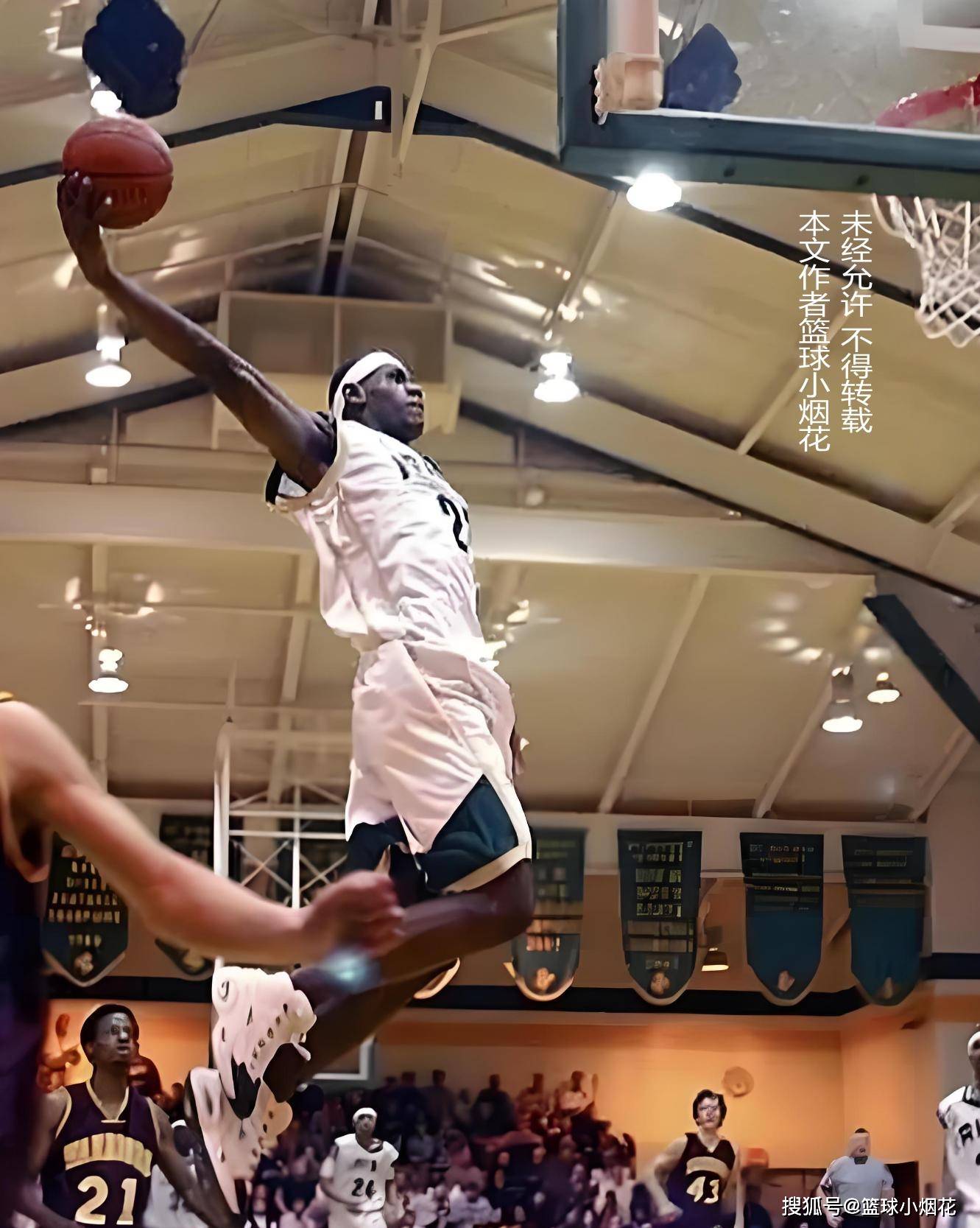 回顾一下樊振东与王楚钦的经典大战！ 王之暴冲vs稳如胖山！确实相当精彩（重温樊振东与王楚钦的巅峰之战：狂猛冲击对阵稳若磐石，精彩纷呈）