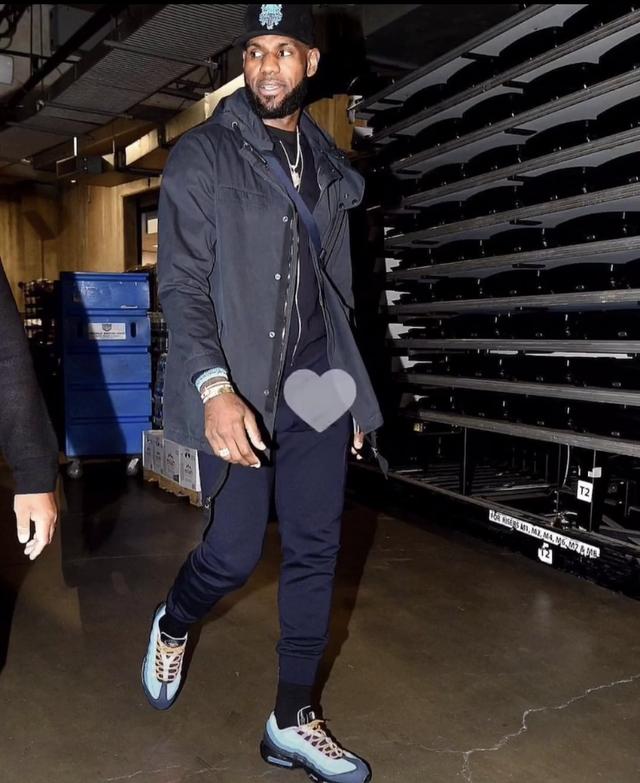 意媒：加斯佩里尼曾邀德罗西住他在热那亚的家，德罗西婉拒了（意媒：加斯佩里尼曾邀请德罗西入住其热那亚住所，后者婉拒）