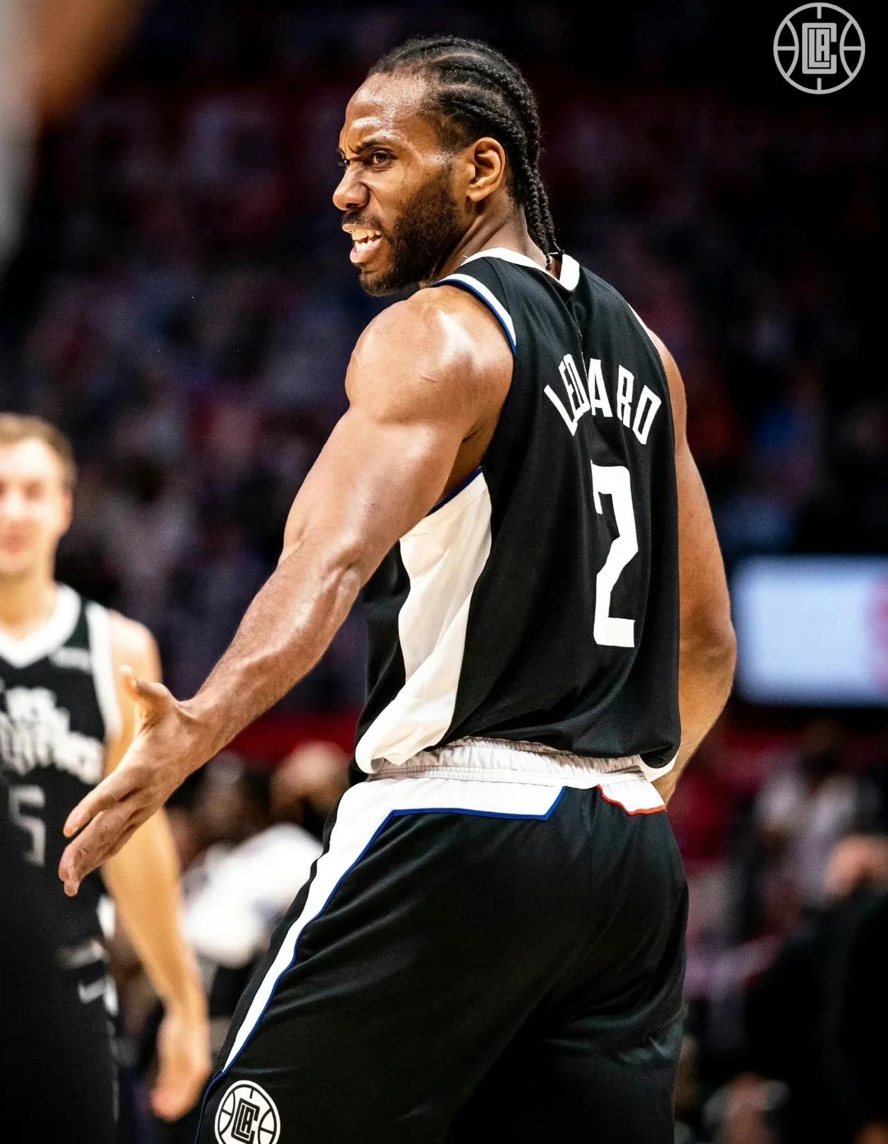 记者：本届世界杯将有半场球员和教练采访，赛前两天开发布会（记者称本届世界杯增设半场球员、教练采访，赛前两天举行新闻发布会）