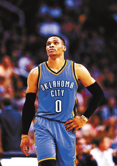 NBA球员交易动态及球队影响（NBA球员转会动向与球队格局变化）