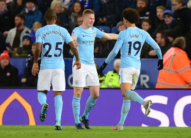 足球中超豪门再爆冷门，争冠格局突然大变（中超豪强再爆冷，冠军争夺格局骤变）