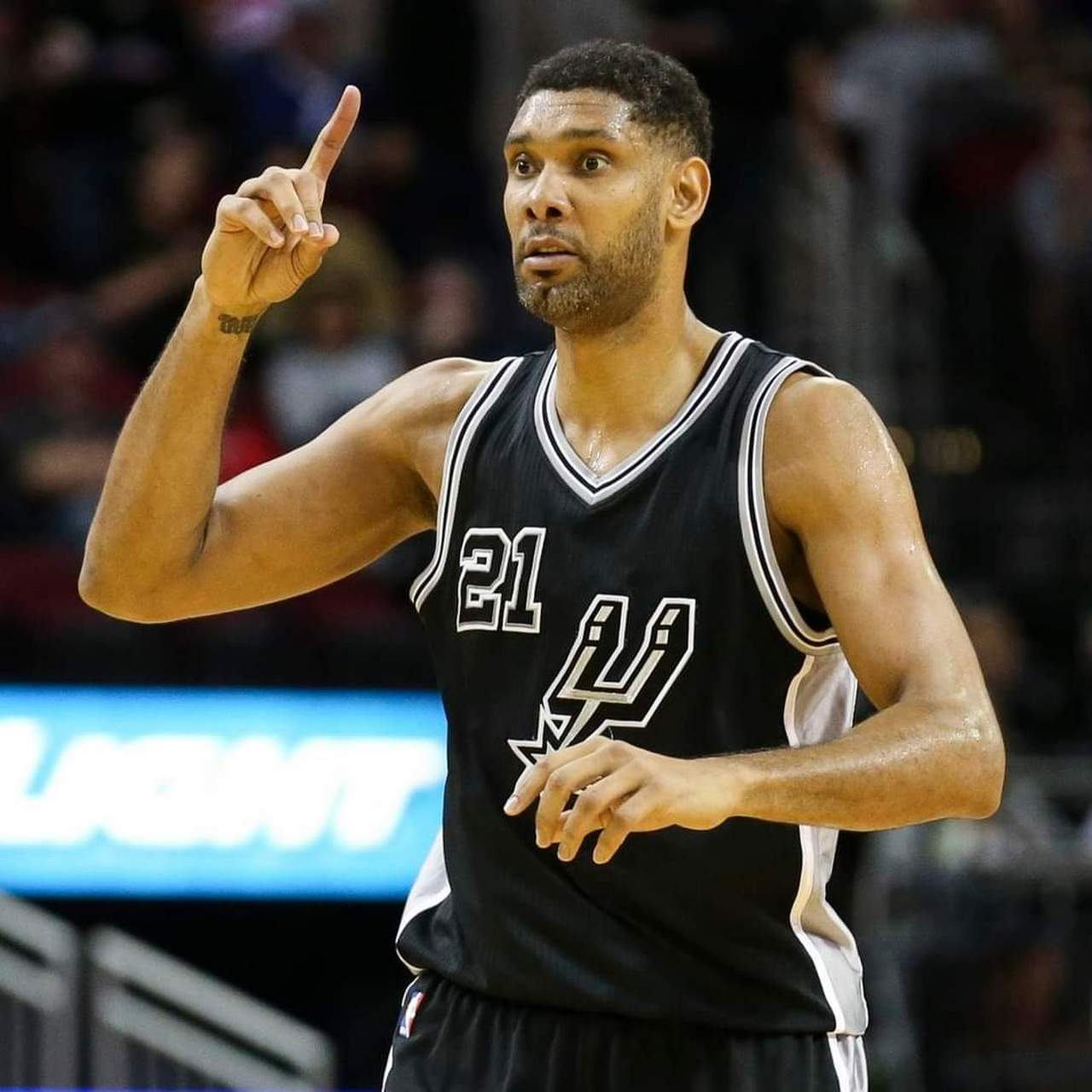 不差钱，阿联酋足协提供5架专机拉球迷去客场看世预赛（豪气出手！阿联酋足协派出5架专机送球迷赴客场看世预赛）