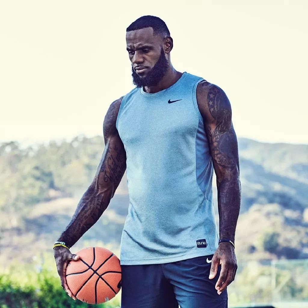 海纳：过去的几个赛季里，我们遇到这样的情况就放弃了（海纳：前几个赛季我们一遇到这种情况就会放弃）