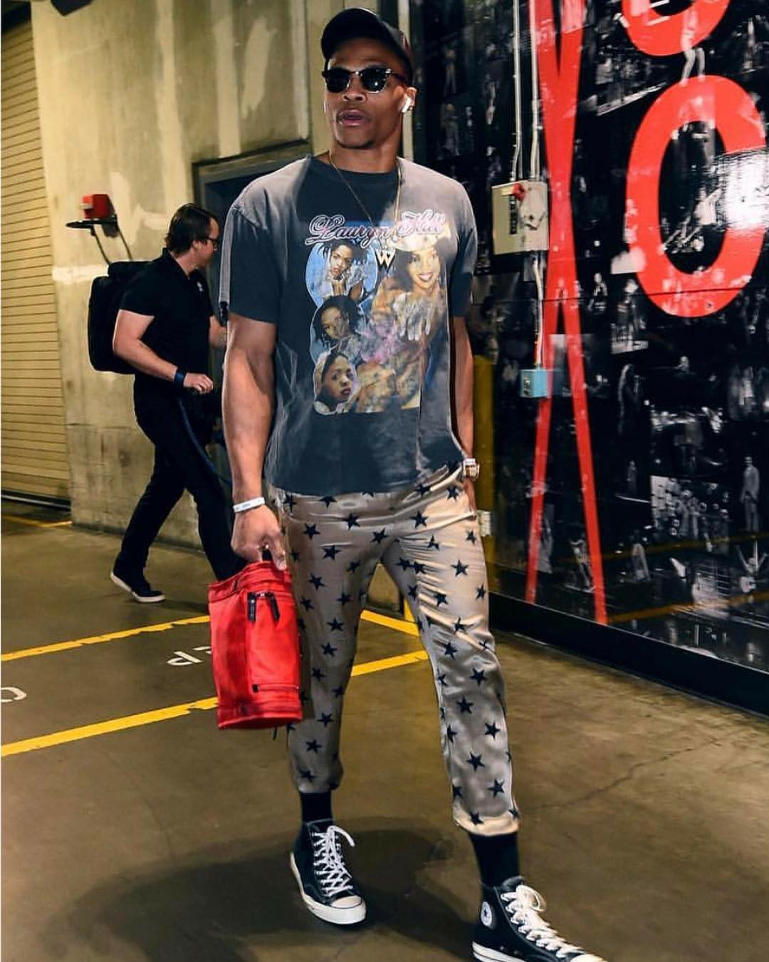 曼联的不稳定表现：马兹拉维的愤怒与反思（曼联起伏不定：马兹拉维的愤怒与自省）