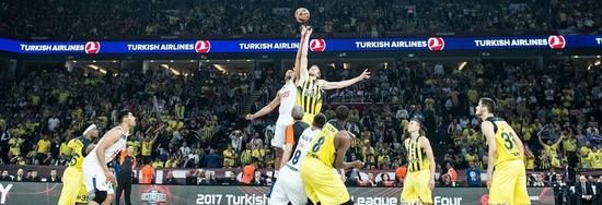 卡拉格怒喷萨拉赫8分钟，麦迪逊震惊脸：我现场看他开炮（卡拉格8分钟猛批萨拉赫，麦迪逊当场惊呆：我在现场见证他火力全开）