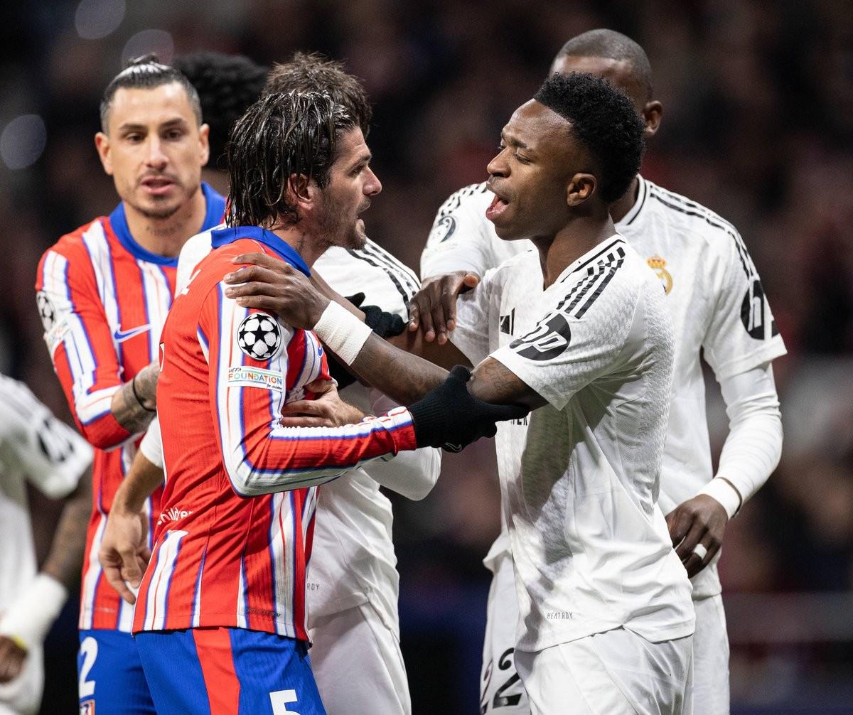 火箭哈登末节爆发连得15分（哈登末节连拿15分引领火箭反扑）