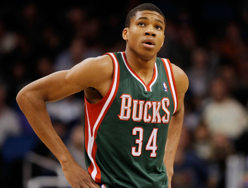 意甲最新积分战报：前2积分相同，米兰奇迹逆袭，热那亚绝杀（意甲积分榜更新：前两名同分，米兰上演奇迹逆转，热那亚压哨绝杀）